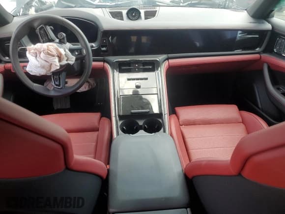 ✅ 2025 Porsche Panamera • VIN: WP0AA2YA8SL001974 • Lot: 67457675. Wystawiony na Copart z przebiegiem Nie podano. Bezpłatny archiwum sprzedaży aukcyjnych z USA i szczegółowy raport historii pojazdu na DreamBid. Zdjęcie 8.