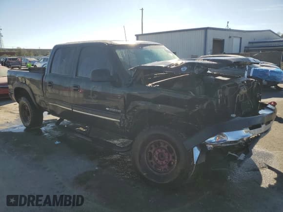 ✅ 2004 Chevrolet Silverado 2500HD LT • VIN: 1GCHC23U24F233529 • Lot: 82808404. Listed on Copart with Not provided. Free auction sales archive from the USA and detailed vehicle history report at DreamBid. Image 4.
