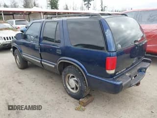✅ 2000 Chevrolet Blazer LT • VIN: 1GNDT13W5Y2117966 • Lot: 41439469. Wystawiony na IAAI z przebiegiem Nie podano. Bezpłatny archiwum sprzedaży aukcyjnych z USA i szczegółowy raport historii pojazdu na DreamBid. Zdjęcie 3.
