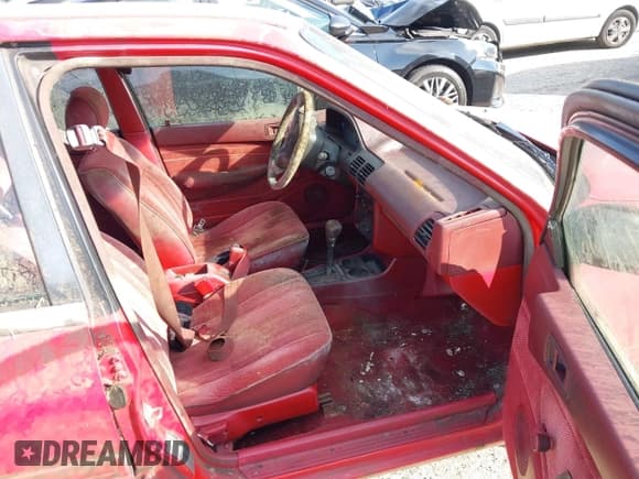 ✅ 1993 Ford Escort • VIN: 1FAPP14J2PW292170 • Lot: 43236680. Wystawiony na IAAI z przebiegiem 27 311 mil. Bezpłatny archiwum sprzedaży aukcyjnych z USA i szczegółowy raport historii pojazdu na DreamBid. Zdjęcie 5.