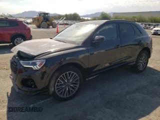 ✅ 2024 Audi Q3 Premium • VIN: WA1AUCF37R1100223 • Lot: 66979834. Wystawiony na Copart z przebiegiem 5 862 mil. Bezpłatny archiwum sprzedaży aukcyjnych z USA i szczegółowy raport historii pojazdu na DreamBid. Zdjęcie 1.