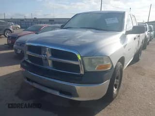✅ 2010 Dodge 1500 ST • VIN: 1D7RB1GP7AS127477 • Lot: 41774502. Wystawiony na IAAI z przebiegiem 173 212 mil. Bezpłatny archiwum sprzedaży aukcyjnych z USA i szczegółowy raport historii pojazdu na DreamBid. Zdjęcie 2.