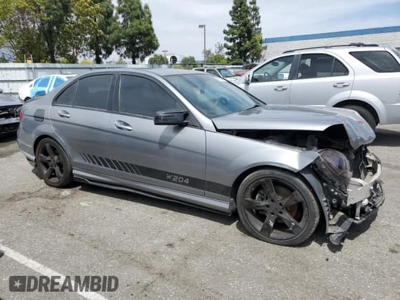 ✅ 2014 Mercedes-Benz C 250 Sport • VIN: WDDGF4HB6EA967276 • Лот: 85403705. Опубликован ранее на Copart с пробегом 124 176 миль. Бесплатный доступ к архиву аукционных продаж из США и подробный отчёт об истории автомобиля на DreamBid. Изображение 4.
