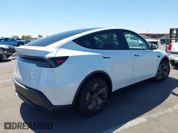 ✅ 2026 Tesla Model Y Long Range Launch Series • VIN: 7SAYGDEE6TF356259 • Лот: 42583010. Опубликован ранее на IAAI с пробегом 738 миль. Бесплатный доступ к архиву аукционных продаж из США и подробный отчёт об истории автомобиля на DreamBid. Изображение 4.