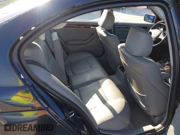 ✅ 2004 BMW 3 Series 325i • VIN: WBAAZ334X4KP88318 • Lot: 41299414. Listed on IAAI with 161,938 mi. Free auction sales archive from the USA and detailed vehicle history report at DreamBid. Image 8.