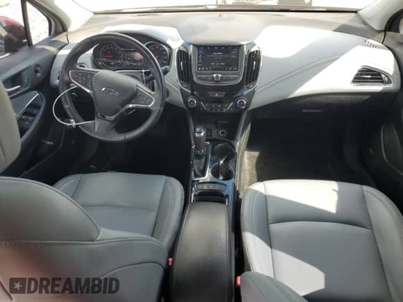 ✅ 2019 Chevrolet Cruze Premier • VIN: 1G1BF5SM4K7106054 • Lot: 85106195. Wystawiony na Copart z przebiegiem 46 515 mil mil. Skorzystaj z bezpłatnego archiwum sprzedaży aukcyjnych z USA i zobacz szczegółowy raport historii pojazdu na DreamBid. Zdjęcie 8.