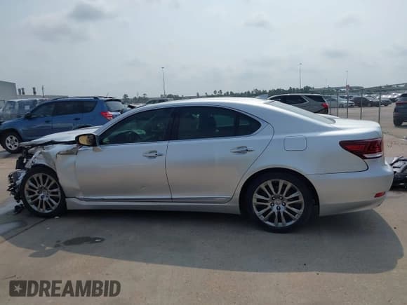 ✅ 2016 Lexus LS 460 • VIN: JTHBL5EF8G5139220 • Lot: 42291165. Listed on IAAI with 139,809 mi. Free auction sales archive from the USA and detailed vehicle history report at DreamBid. Image 15.