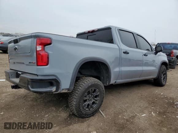 ✅ 2025 Chevrolet Silverado 1500 • VIN: 3GCUKHE81SG131512 • Лот: 53326985. Опубликован ранее на Copart с пробегом 2 852 миль. Бесплатный доступ к архиву аукционных продаж из США и подробный отчёт об истории автомобиля на DreamBid. Изображение 3.