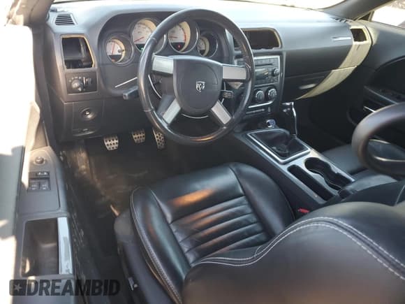 ✅ 2010 Dodge Challenger R/T Classic • VIN: 2B3CJ5DT6AH289735 • Lot: 89097985. Wystawiony na Copart z przebiegiem 97 175 mil. Bezpłatny archiwum sprzedaży aukcyjnych z USA i szczegółowy raport historii pojazdu na DreamBid. Zdjęcie 8.