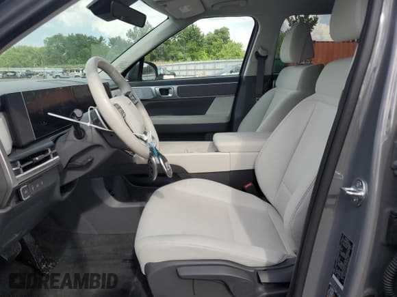 ✅ 2024 Hyundai Santa Fe SE • VIN: 5NMP14GL0RH007627 • Lot: 62236105. Wystawiony na Copart z przebiegiem 25 584 mil. Bezpłatny archiwum sprzedaży aukcyjnych z USA i szczegółowy raport historii pojazdu na DreamBid. Zdjęcie 7.