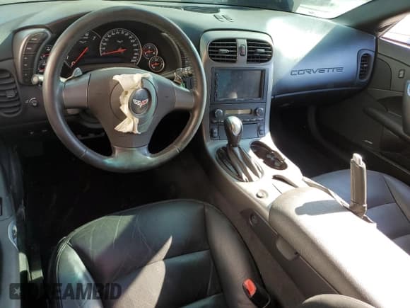 ✅ 2006 Chevrolet Corvette • VIN: 1G1YY26U265132005 • Lot: 86635665. Wystawiony na Copart z przebiegiem 41 267 mil. Bezpłatny archiwum sprzedaży aukcyjnych z USA i szczegółowy raport historii pojazdu na DreamBid. Zdjęcie 8.