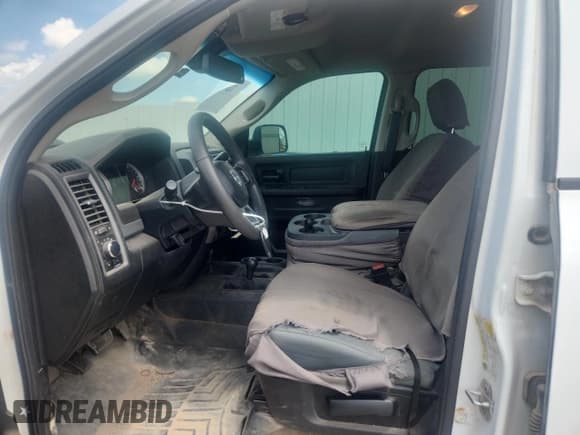 ✅ 2018 Ram 2500 Tradesman • VIN: 3C6UR5HL0JG164856 • Lot: 64457175. Wystawiony na Copart z przebiegiem 209 178 mil. Bezpłatny archiwum sprzedaży aukcyjnych z USA i szczegółowy raport historii pojazdu na DreamBid. Zdjęcie 7.