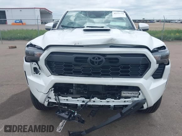 ✅ 2025 Toyota Tacoma SR • VIN: 3TYLB5JN4ST063931 • Лот: 42525758. Опубликован ранее на IAAI с пробегом 7 985 миль. Бесплатный доступ к архиву аукционных продаж из США и подробный отчёт об истории автомобиля на DreamBid. Изображение 6.