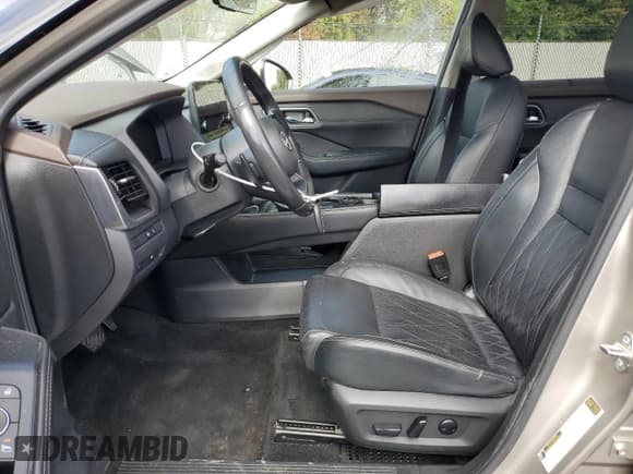 ✅ 2022 Nissan Rogue Platinum • VIN: JN8BT3DD1NW277943 • Lot: 86299405. Wystawiony na Copart z przebiegiem 64 967 mil. Bezpłatny archiwum sprzedaży aukcyjnych z USA i szczegółowy raport historii pojazdu na DreamBid. Zdjęcie 7.