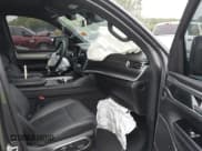 ✅ 2023 Jeep Wagoneer Series II • VIN: 1C4SJVBP7PS563722 • Lot: 42776499. Wystawiony na IAAI z przebiegiem 33 321 mil. Bezpłatny archiwum sprzedaży aukcyjnych z USA i szczegółowy raport historii pojazdu na DreamBid. Zdjęcie 5.