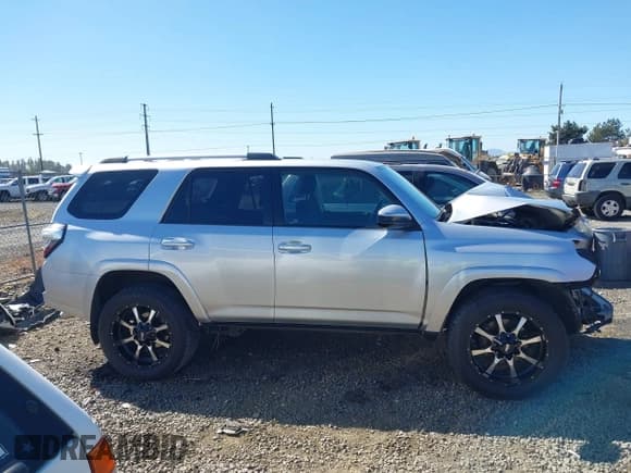 ✅ 2014 Toyota 4Runner SR5 • VIN: JTEBU5JR0E5176009 • Lot: 43226329. Listed on IAAI with 140,393 mi. Free auction sales archive from the USA and detailed vehicle history report at DreamBid. Image 14.