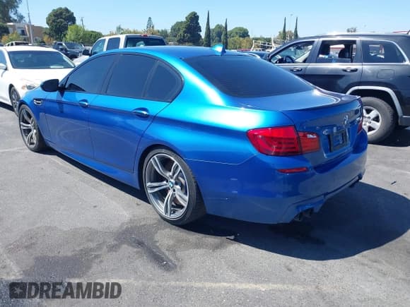 ✅ 2013 BMW M5 • VIN: WBSFV9C50DC772955 • Лот: 43172120. Опубликован ранее на IAAI с пробегом 65 093 миль. Бесплатный доступ к архиву аукционных продаж из США и подробный отчёт об истории автомобиля на DreamBid. Изображение 3.