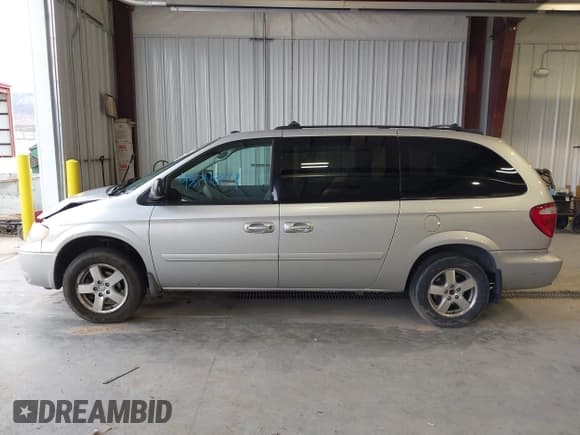 ✅ 2005 Dodge Caravan SXT • VIN: 2D4GP44L15R459026 • Lot: 43711842. Listed on IAAI with 203,644 mi. Free auction sales archive from the USA and detailed vehicle history report at DreamBid. Image 14.