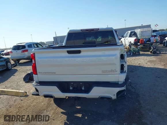 ✅ 2025 Chevrolet Silverado 1500 High Country • VIN: 1GCUKJEL7SZ110059 • Лот: 43449624. Опубликован ранее на IAAI с пробегом 20 466 миль. Бесплатный доступ к архиву аукционных продаж из США и подробный отчёт об истории автомобиля на DreamBid. Изображение 17.