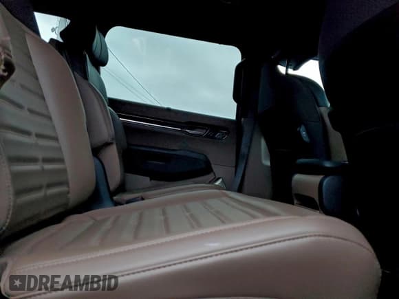 ✅ 2024 Kia EV9 Land • VIN: KNDADFS57R6042051 • Лот: 96032575. Опубликован ранее на Copart с пробегом 8 705 миль. Бесплатный доступ к архиву аукционных продаж из США и подробный отчёт об истории автомобиля на DreamBid. Изображение 11.