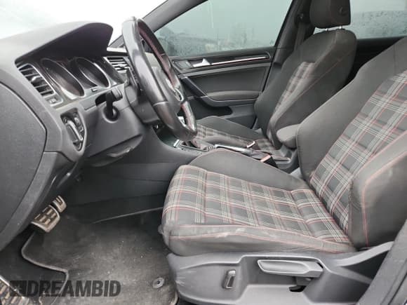 ✅ 2015 Volkswagen Golf GTI S • VIN: 3VW4T7AU8FM003105 • Lot: 93144335. Wystawiony na Copart z przebiegiem 180 608 mil. Bezpłatny archiwum sprzedaży aukcyjnych z USA i szczegółowy raport historii pojazdu na DreamBid. Zdjęcie 7.