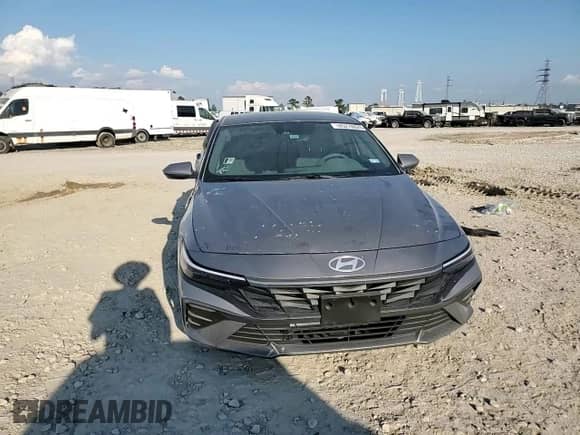 2024 Hyundai Elantra SEL z VIN KMHLM4DG5RU789814, wystawiony jako Copart lot #85278625 z przebiegiem 9 853 mil mil oraz Szkoda całkowita • Salvage title. Historia ofert i sprzedaży dostępna na DreamBid. Obrazek 13.