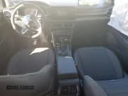 ✅ 2025 Volkswagen Taos SE Black • VIN: 3VV2C7B23SM049475 • Lot: 81838365. Wystawiony na Copart z przebiegiem 3 533 mil. Bezpłatny archiwum sprzedaży aukcyjnych z USA i szczegółowy raport historii pojazdu na DreamBid. Zdjęcie 8.