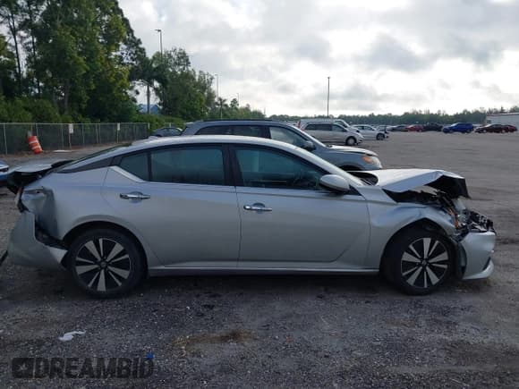 ✅ 2021 Nissan Altima SV • VIN: 1N4BL4DV5MN334620 • Lot: 43663401. Wystawiony na IAAI z przebiegiem 105 075 mil. Bezpłatny archiwum sprzedaży aukcyjnych z USA i szczegółowy raport historii pojazdu na DreamBid. Zdjęcie 13.