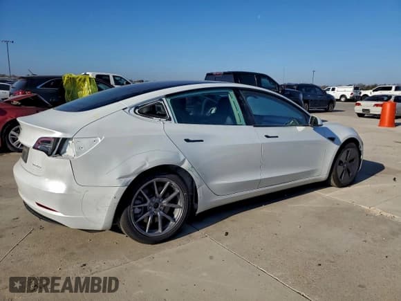 ✅ 2022 Tesla Model 3 Long Range • VIN: 5YJ3E1EB1NF341317 • Lot: 94724815. Wystawiony na Copart z przebiegiem 31 616 mil. Bezpłatny archiwum sprzedaży aukcyjnych z USA i szczegółowy raport historii pojazdu na DreamBid. Zdjęcie 3.