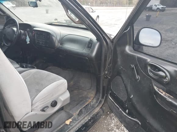 ✅ 2001 Ford F-150 XL • VIN: 1FTZF17201NB07301 • Lot: 43899336. Listed on IAAI with Not provided. Free auction sales archive from the USA and detailed vehicle history report at DreamBid. Image 8.