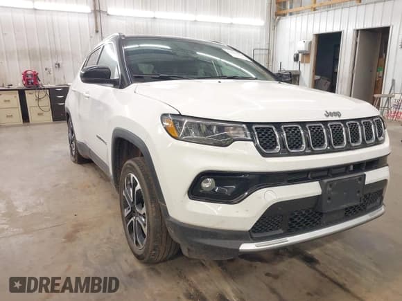 ✅ 2023 Jeep Compass (RED) Edition • VIN: 3C4NJDCN9PT573719 • Lot: 43081922. Wystawiony na IAAI z przebiegiem 41 039 mil. Bezpłatny archiwum sprzedaży aukcyjnych z USA i szczegółowy raport historii pojazdu na DreamBid. Zdjęcie 1.