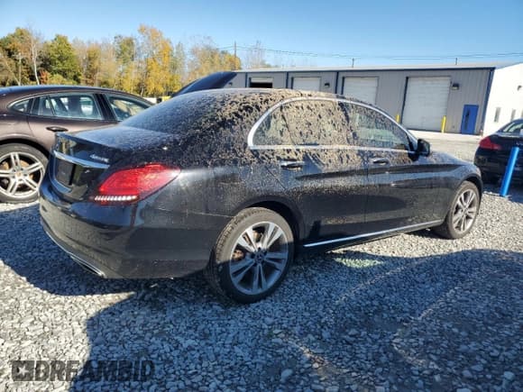 ✅ 2019 Mercedes-Benz C 300 • VIN: 55SWF8EB7KU301143 • Lot: 87213215. Wystawiony na Copart z przebiegiem 64 710 mil. Bezpłatny archiwum sprzedaży aukcyjnych z USA i szczegółowy raport historii pojazdu na DreamBid. Zdjęcie 3.