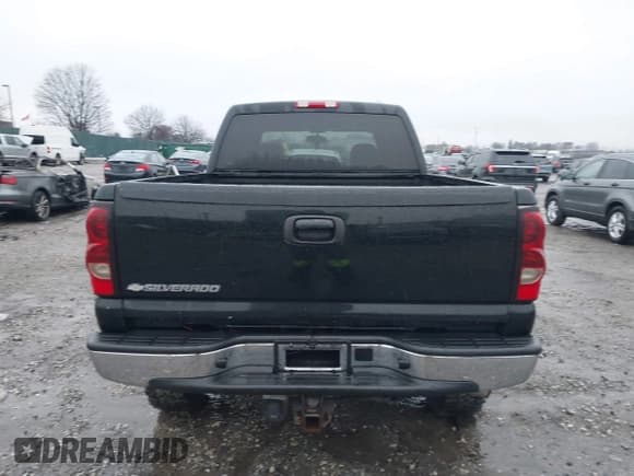 ✅ 2006 Chevrolet Silverado 2500HD LT3 • VIN: 1GCHK23U96F135779 • Lot: 43832475. Wystawiony na IAAI z przebiegiem Nie podano. Bezpłatny archiwum sprzedaży aukcyjnych z USA i szczegółowy raport historii pojazdu na DreamBid. Zdjęcie 17.