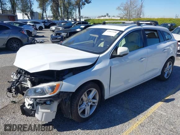 ✅ 2015 Volvo V60 T5 Premier • VIN: YV1612SB6F1202372 • Лот: 41861938. Опубликован ранее на IAAI с пробегом 141 886 миль. Бесплатный доступ к архиву аукционных продаж из США и подробный отчёт об истории автомобиля на DreamBid. Изображение 18.