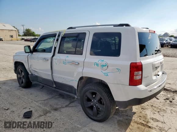 ✅ 2016 Jeep Patriot Latitude • VIN: 1C4NJRFB1GD646618 • Lot: 81455725. Wystawiony na Copart z przebiegiem 72 623 mil. Bezpłatny archiwum sprzedaży aukcyjnych z USA i szczegółowy raport historii pojazdu na DreamBid. Zdjęcie 2.