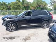✅ 2023 Volvo XC90 Plus • VIN: YV4062PN1P1991187 • Лот: 43133376. Опубликован ранее на IAAI с пробегом 3 640 миль. Бесплатный доступ к архиву аукционных продаж из США и подробный отчёт об истории автомобиля на DreamBid. Изображение 15.