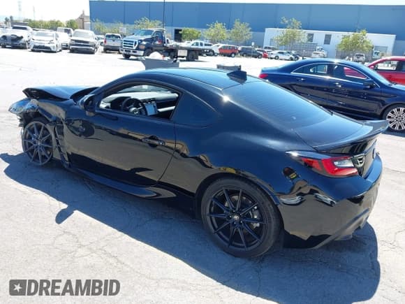 ✅ 2024 Toyota 86 Premium • VIN: JF1ZNBE17R9760883 • Lot: 43013496. Wystawiony na IAAI z przebiegiem 6 052 mil. Bezpłatny archiwum sprzedaży aukcyjnych z USA i szczegółowy raport historii pojazdu na DreamBid. Zdjęcie 3.