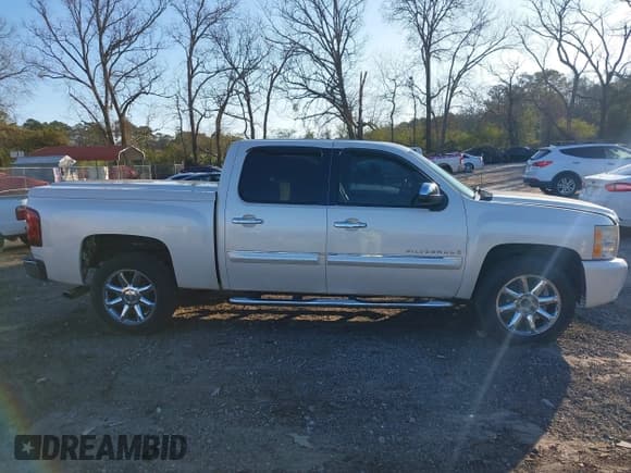 ✅ 2009 Chevrolet Silverado 1500 • VIN: 3GCEC33J49G178179 • Lot: 41810627. Wystawiony na IAAI z przebiegiem 205 823 mil. Bezpłatny archiwum sprzedaży aukcyjnych z USA i szczegółowy raport historii pojazdu na DreamBid. Zdjęcie 13.