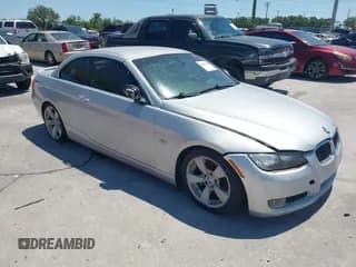 ✅ 2008 BMW 3 Series 335i • VIN: WBAWL735X8PX55626 • Лот: 42068735. Опубликован ранее на IAAI с пробегом Не указан. Бесплатный доступ к архиву аукционных продаж из США и подробный отчёт об истории автомобиля на DreamBid. Изображение 1.