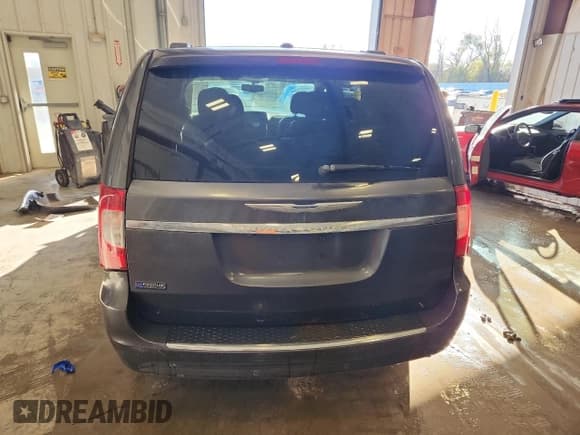 ✅ 2015 Chrysler Town & Country Touring L • VIN: 2C4RC1CG5FR584181 • Lot: 91292585. Listed on Copart with 119,594 mi. Free auction sales archive from the USA and detailed vehicle history report at DreamBid. Image 6.