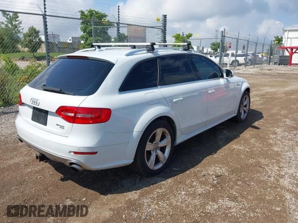 ✅ 2013 Audi allroad A4 Premium Plus • VIN: WA1UFAFL2DA085702 • Lot: 42856674. Wystawiony na IAAI z przebiegiem 171 581 mil. Bezpłatny archiwum sprzedaży aukcyjnych z USA i szczegółowy raport historii pojazdu na DreamBid. Zdjęcie 4.