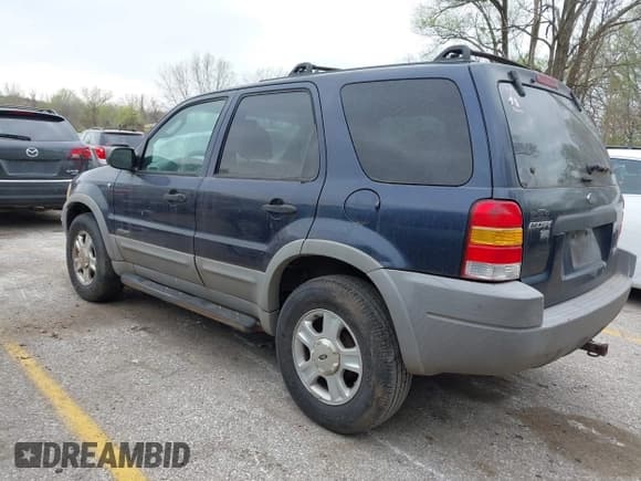 ✅ 2002 Ford Escape XLT Choice • VIN: 1FMYU03122KB98126 • Lot: 41931702. Listed on IAAI with 225,401 mi. Free auction sales archive from the USA and detailed vehicle history report at DreamBid. Image 3.