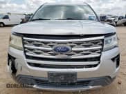 ✅ 2018 Ford Explorer XLT • VIN: 1FM5K7D85JGA54665 • Lot: 61153785. Wystawiony na Copart z przebiegiem 59 877 mil. Bezpłatny archiwum sprzedaży aukcyjnych z USA i szczegółowy raport historii pojazdu na DreamBid. Zdjęcie 5.