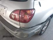 ✅ 1999 Lexus RX 300 • VIN: JT6HF10U5X0015783 • Lot: 43029991. Wystawiony na IAAI z przebiegiem 218 952 mil. Bezpłatny archiwum sprzedaży aukcyjnych z USA i szczegółowy raport historii pojazdu na DreamBid. Zdjęcie 6.