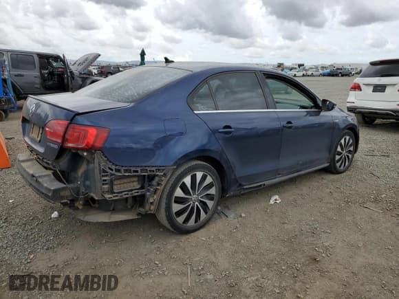 ✅ 2013 Volkswagen Jetta Hybrid SE • VIN: 3VW637AJ6DM229316 • Lot: 53700565. Listed on Copart with 140,156 mi. Free auction sales archive from the USA and detailed vehicle history report at DreamBid. Image 3.