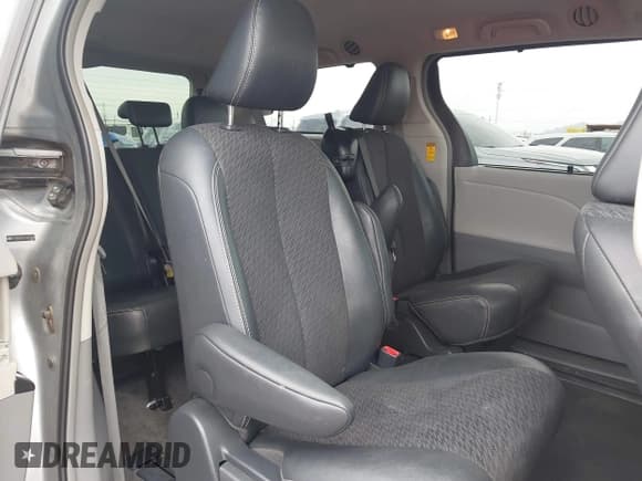 ✅ 2014 Toyota Sienna SE • VIN: 5TDXK3DC4ES491269 • Lot: 42004485. Listed on IAAI with 118,516 mi. Free auction sales archive from the USA and detailed vehicle history report at DreamBid. Image 8.