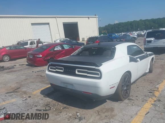 ✅ 2018 Dodge Challenger T/A • VIN: 2C3CDZBT4JH146433 • Lot: 42670273. Listed on IAAI with 100,000 mi. Free auction sales archive from the USA and detailed vehicle history report at DreamBid. Image 4.