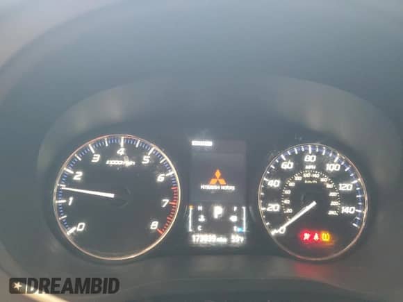 2017 Mitsubishi Outlander SE с VIN JA4AZ3A34HZ008995, выставлен на аукционе Copart как лот 71116585 с пробегом 173 939 миль миль и Списание • Salvage title. История ставок и продаж доступна на DreamBid. Изображение 9.