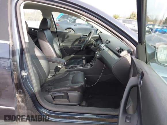 ✅ 2007 Volkswagen Passat • VIN: WVWGK73C27P044638 • Lot: 43634074. Listed on IAAI with 189,211 mi. Free auction sales archive from the USA and detailed vehicle history report at DreamBid. Image 5.