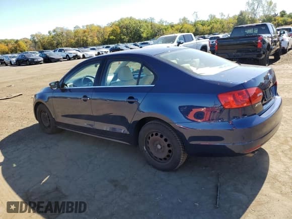 ✅ 2013 Volkswagen Jetta SE • VIN: 3VWDX7AJXDM422144 • Лот: 86272015. Опубликован ранее на Copart с пробегом 135 871 миль. Бесплатный доступ к архиву аукционных продаж из США и подробный отчёт об истории автомобиля на DreamBid. Изображение 2.